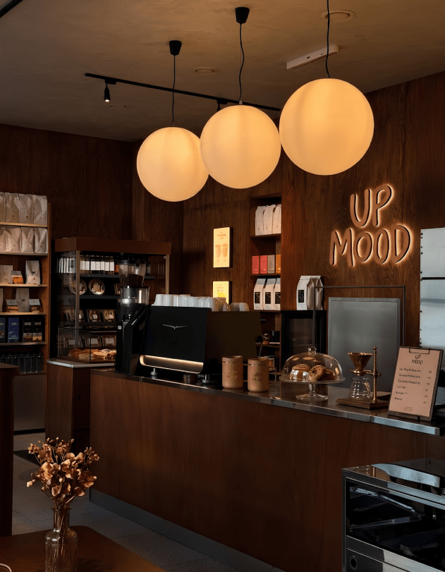 Pha chế đồ uống tại Coffee Me Up Biên Hòa.